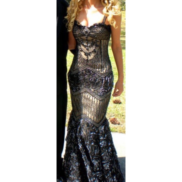 Alyce Paris | Black/Nude Prom Dress. - Picture 4 of 8